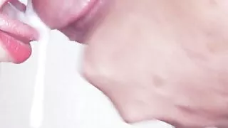Hot tiktok babe gives me a nice blowjob and I cum in her mouth