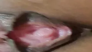 Putinha com chupando o mamilo