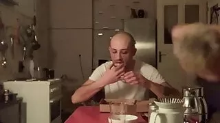 Sissy ist immer hungrig nach rohen Schwänzen