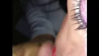 Lea fait la pute gratuitement au bois