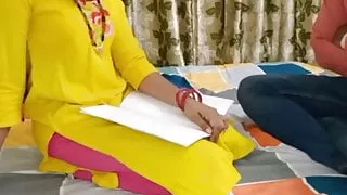 To bacche  batao aaj kya kya padta hai