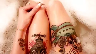 Dominatrix Nika takes a bathroom break