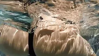 Horny Olivia Austin plays with her pussy underwater