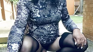 Kelly geil Parkplatz wichsen in schwarzen Strümpfen Höschen Fersen