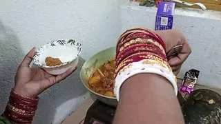 Chiken Bana Rhi Maid Ko Kitchen Stand Par Choda - Pussy Fuck