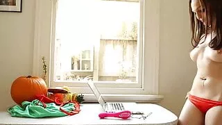 Yanks – Anne Toying Her Twat