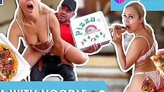Dutch pizza delivery: 1. blowjob, 2. fuck: SEXYBUURVROUW.com