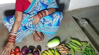 Indisches Mädchen, das Gemüse verkauft, hat harten öffentlichen Sex mit ihrem Onkel