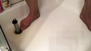 HotLeyla86 – I really need to piss