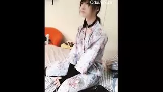 Zwei lesbische Femboys befriedigen sich gegenseitig mit Vibratoren