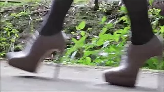 Walking in Giaro Heels Outdoor