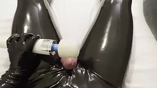 Rubberdrone hartes Sperma mit Zauberstab