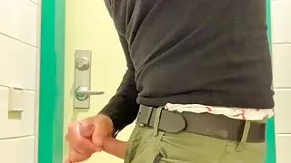 HORNY all day so I rub one out at the train station bathroom