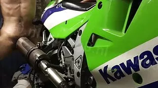 Fucking Kawasaki ZXR 750 motorcycle exhaust