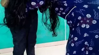 Noukarani ko paise dekar choda