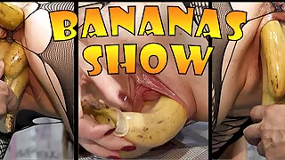 Tiffany fucks herself with 3 bananas