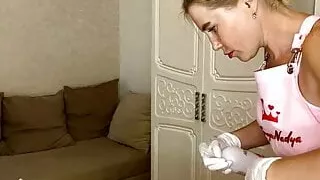 treatment of the client's sexy legs after waxing