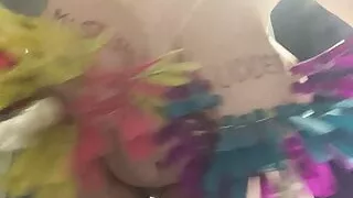 Swinging clothes peg udders