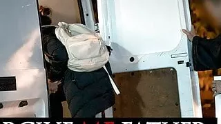 DEVIANTE - Brünette gesteht, Gangbangs zu haben