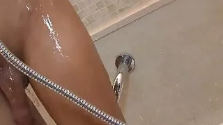 Thai Babe bekommt das Beste aus beiden Welten, wenn sie Thai macht