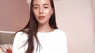 Colombian webcam girl seduces you with her beautiful face