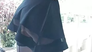 Outdoors on cam show – legs and big ass