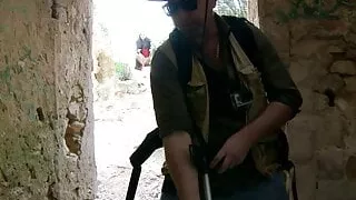 Schlampe Outdoor in der Burg gefickt