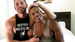 Bar, Großer  schwarzer  Schwanz, Paar, Selbstgedrehte Pornos, Interracialsex, Muskel