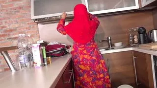 Lazy woman gets hardcore penetration