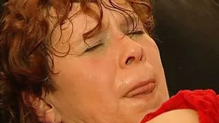 Oma und Opa haben besuch! sieh dir denn geile dreier an!