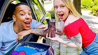 PUBLIC FUCK by black man in his car - SEXYBUURVROUW.com