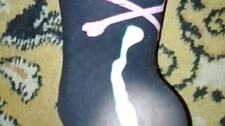 Cumming on her pantyhose feet