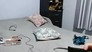 Short hair Goldilocks018 pussy play