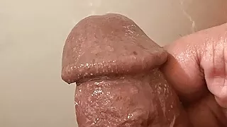 Mightydic taking a hot bath and wank!