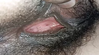 Beautiful desi hairy pussy with juice