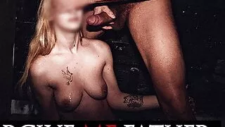 DEVIANTE - Bleichhäutige Blondine von einem großen Schwanz in einem Van gefickt