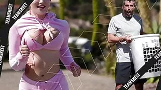 Big Titted Milf Gets Stuffed For Thanksgiving Day