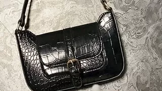 Cum on sexy crocodile hand back