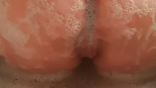 Kako volim kad mogu dobro istrljati moj klitic u kadi