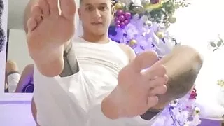 beautiful male feet to suck all day