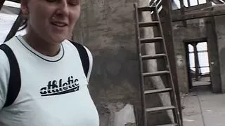 Schwestern bieten dem Gerichtvollzieher tiefe Einblicke