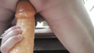 Brutales Ficken meines Arsches mit einem Dildo