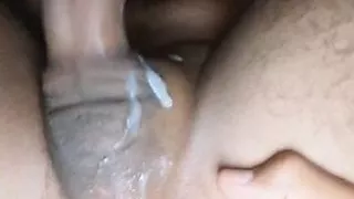 Sacando mi leche mi culo la quiere