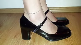Handjob on nylons and pumps