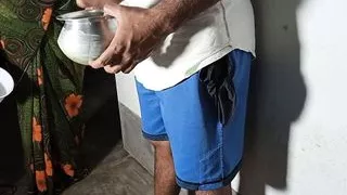 Pados Wali Bhabhi Ko Choda Dudh Lene Ke Bahane Se - XXx Sex