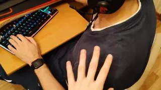 A computer game turned out to be more interesting than a naked girl