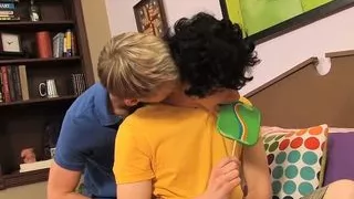 Twinks Hayden Chandler and Josh Bensan anal breed hardcore