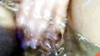 A girl taking a bath decided to masturbate