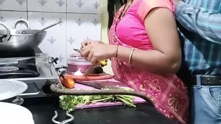Ghar me kam karane wali maid ko malik ne choda