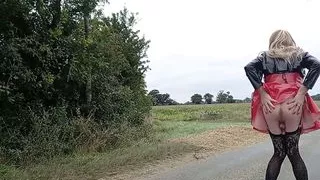 Tranny Milk Maid macht Auslieferungen